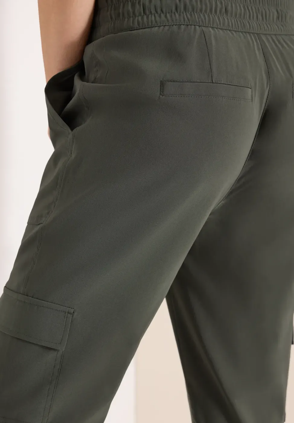 Pantalon Mid Waist Slim Leg au look cargo