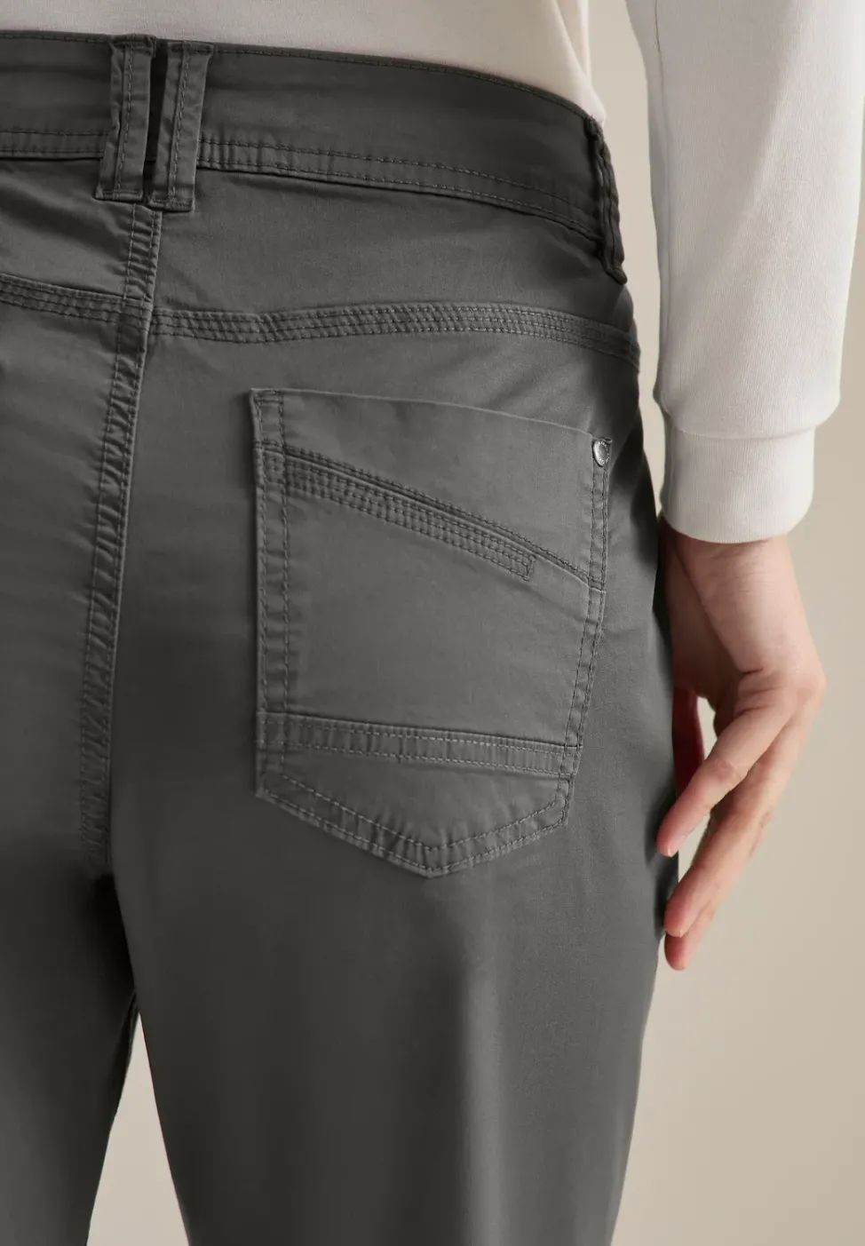 Pantalon Mid Waist Slim Leg en Casual Fit