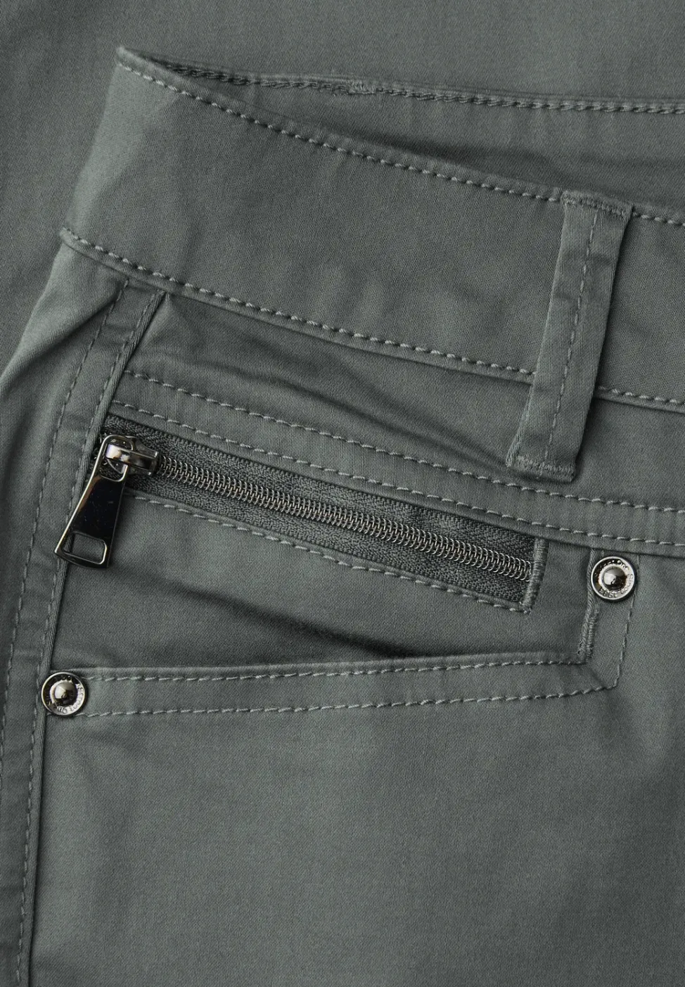Pantalon Mid Waist Slim Leg en satin