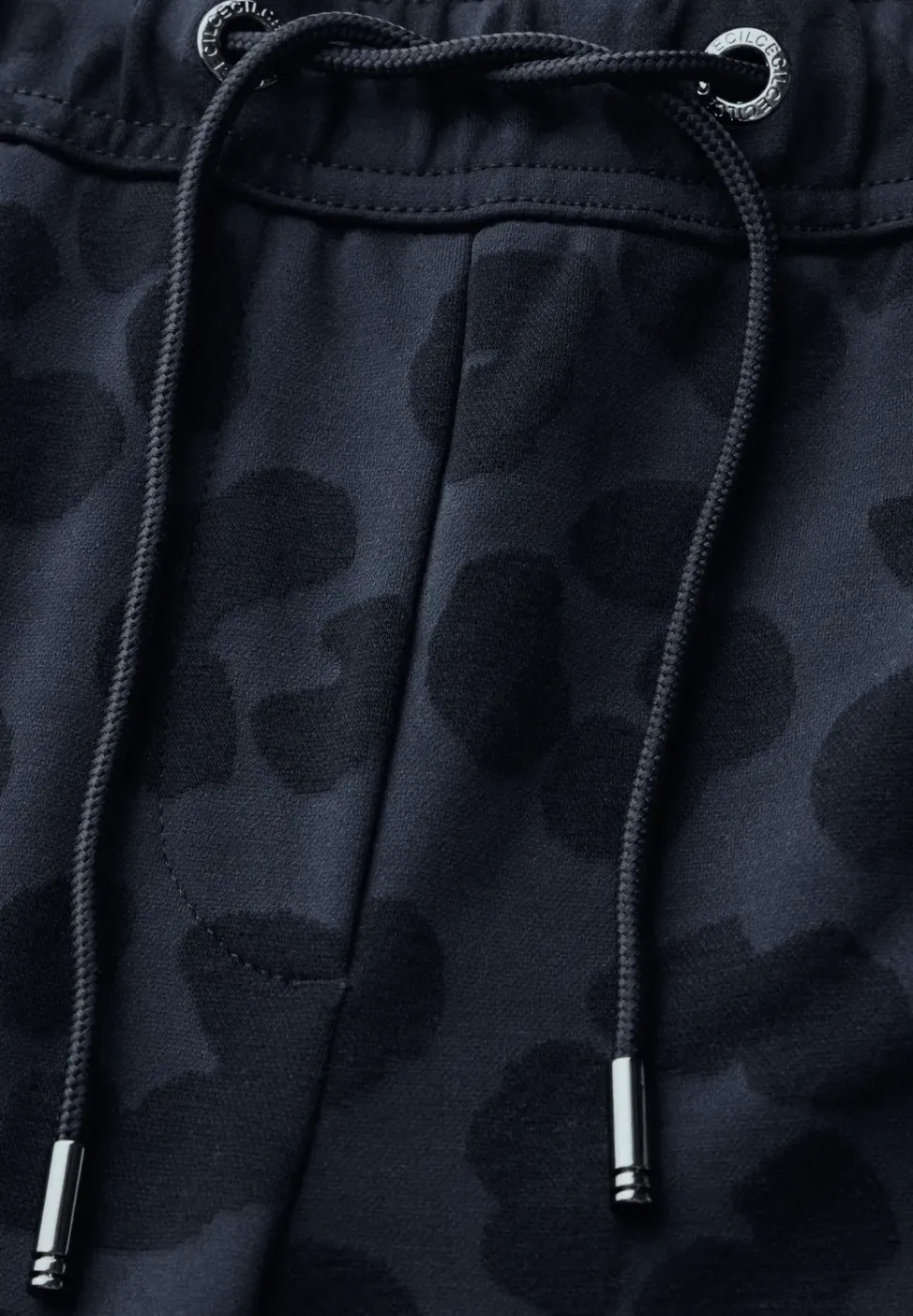 Pantalon à motif léopard