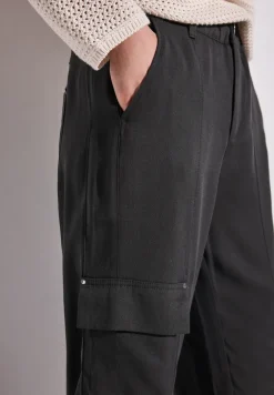 Pantalon paperbag au look cargo