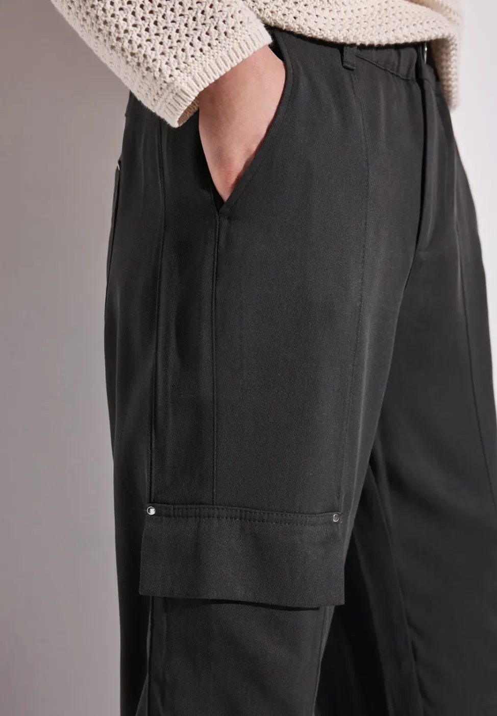 Pantalon paperbag au look cargo