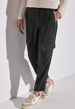 Pantalon paperbag au look cargo