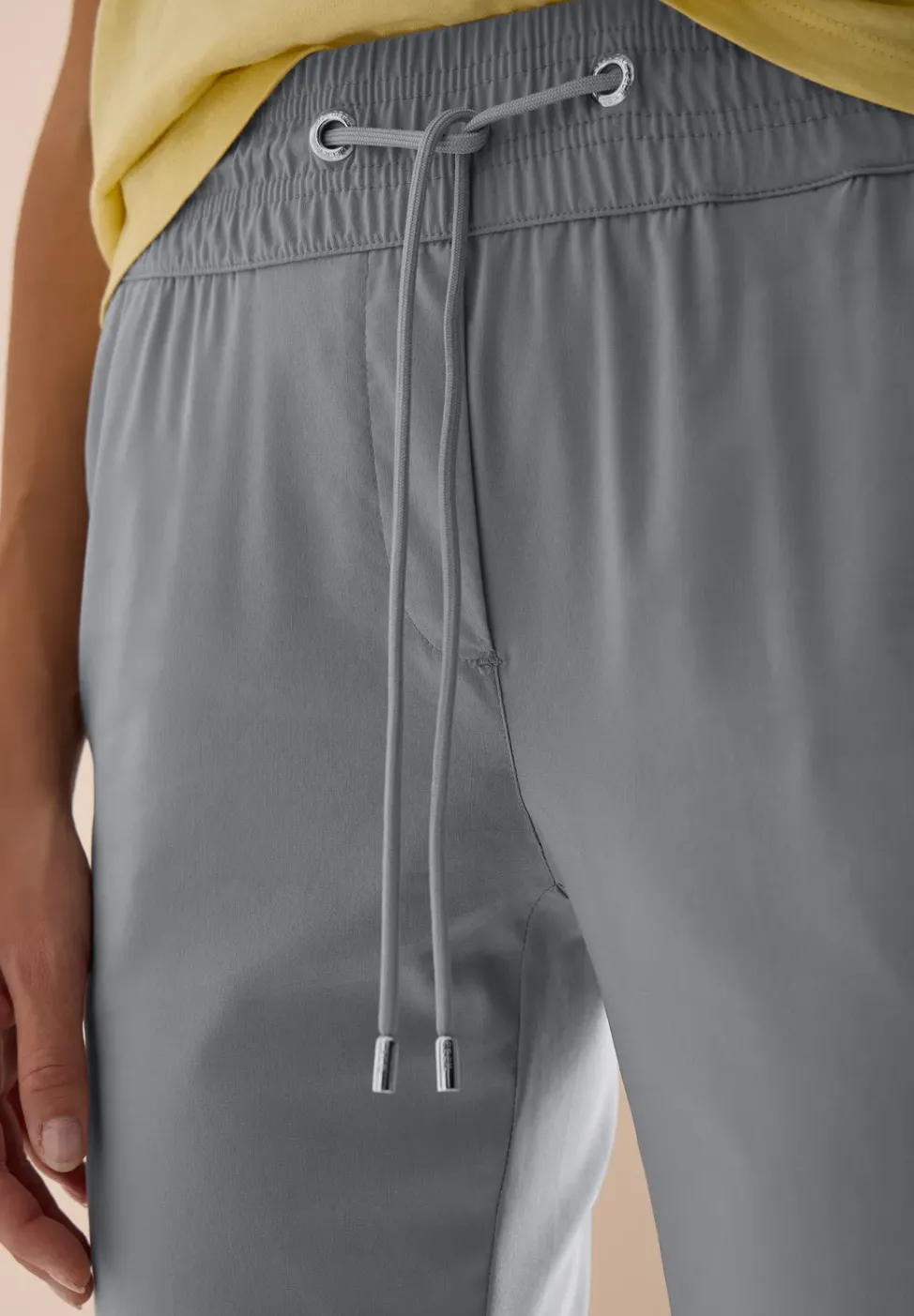 Pantalon taille mi-haute coupe slim