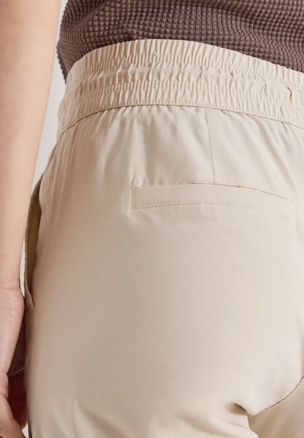 Pantalon taille mi-haute coupe slim