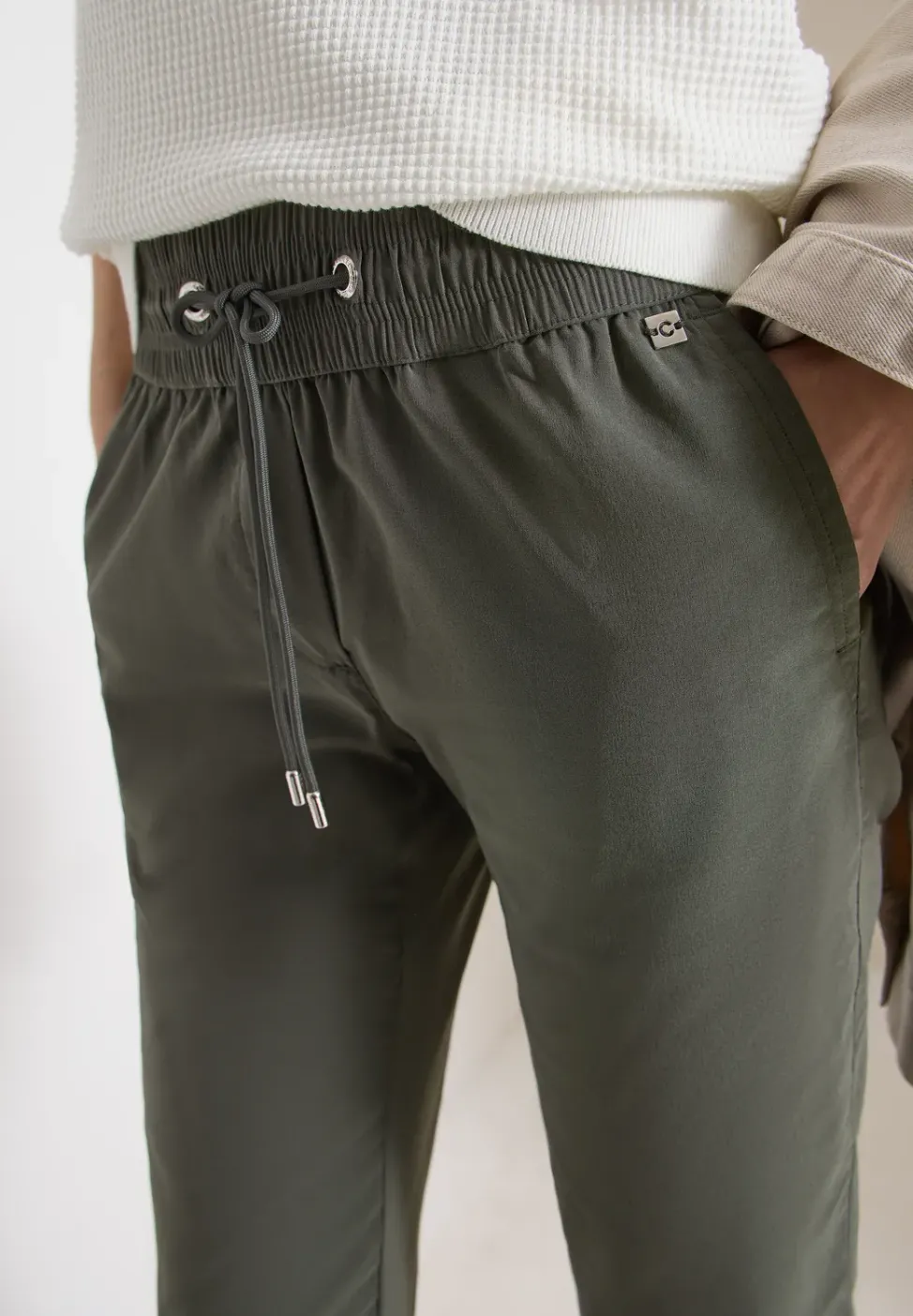 Pantalon taille mi-haute coupe slim