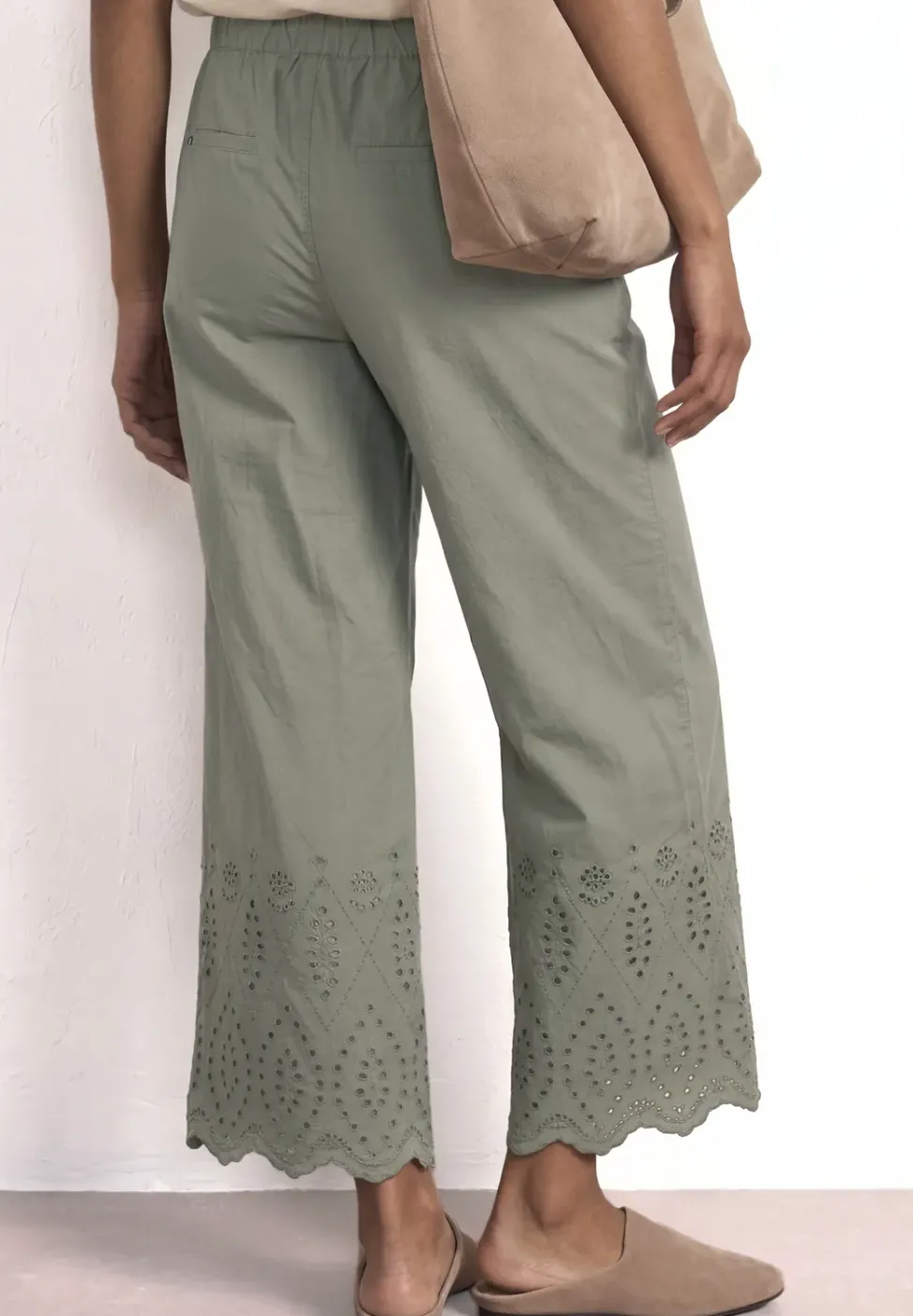 Pantalon wide leg avec broderie anglaise