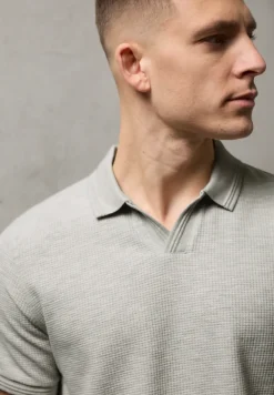 Polo structuré