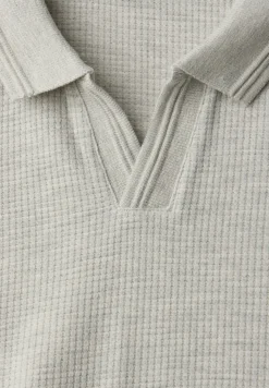 Polo structuré