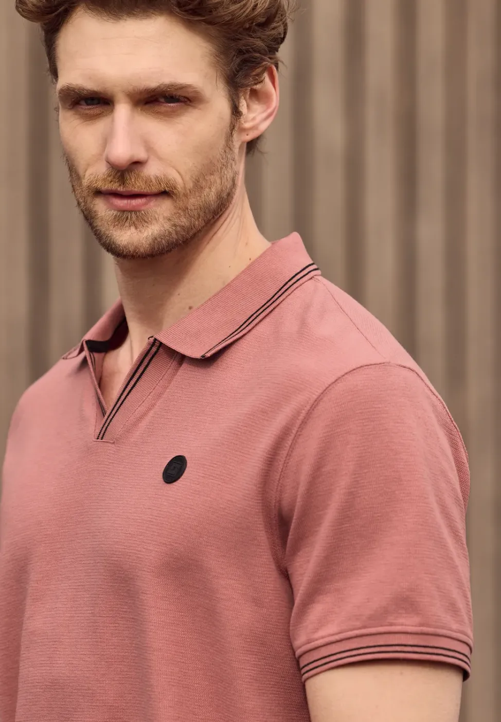 Polo structuré