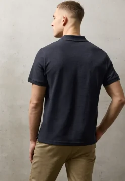 Polo structuré