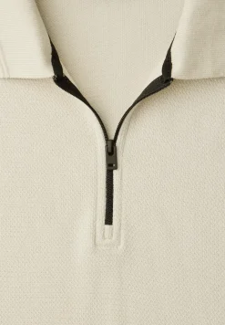 Polo structuré