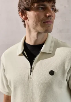 Polo structuré