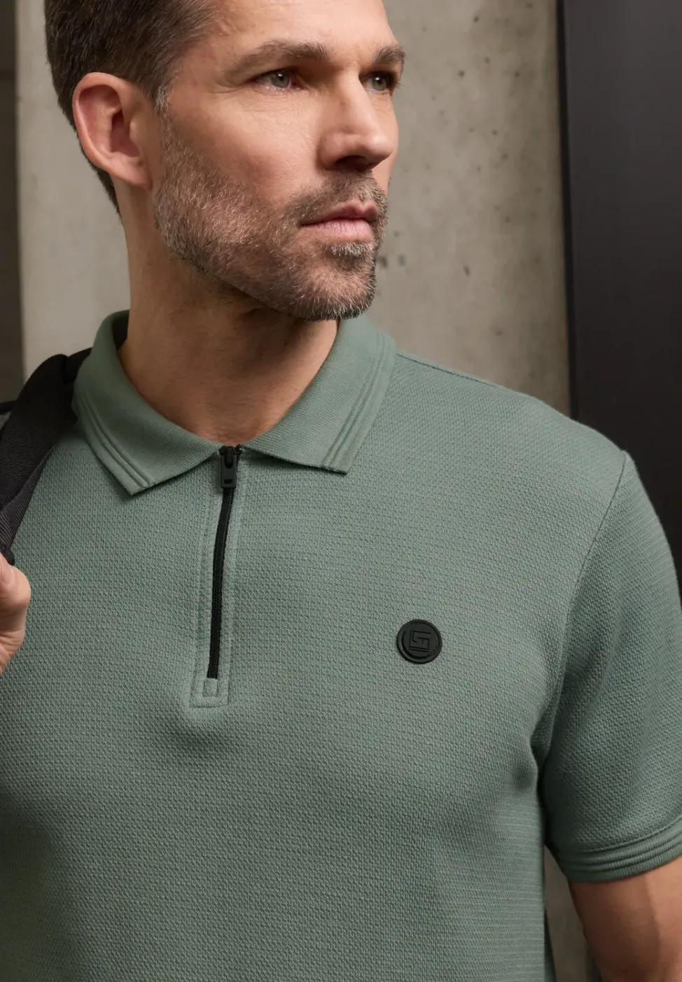 Polo structuré