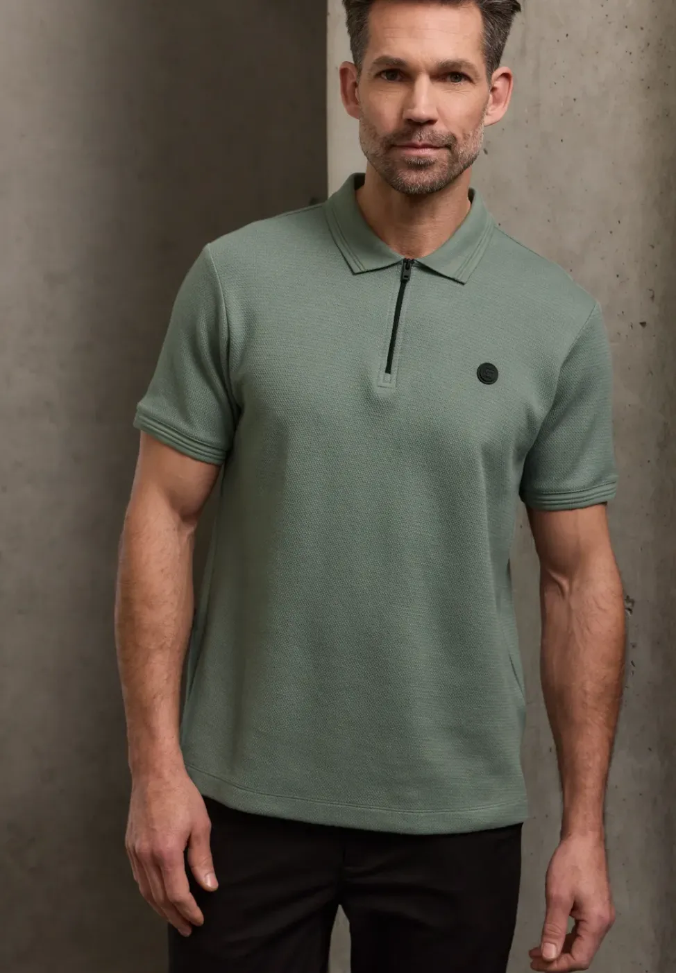 Polo structuré
