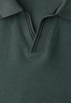 Polo structuré