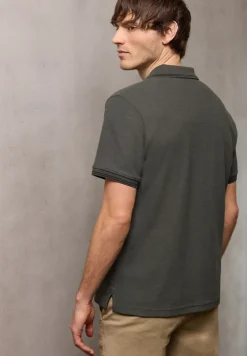 Polo structuré