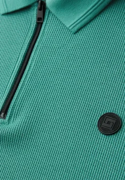 Polo zippé et structuré
