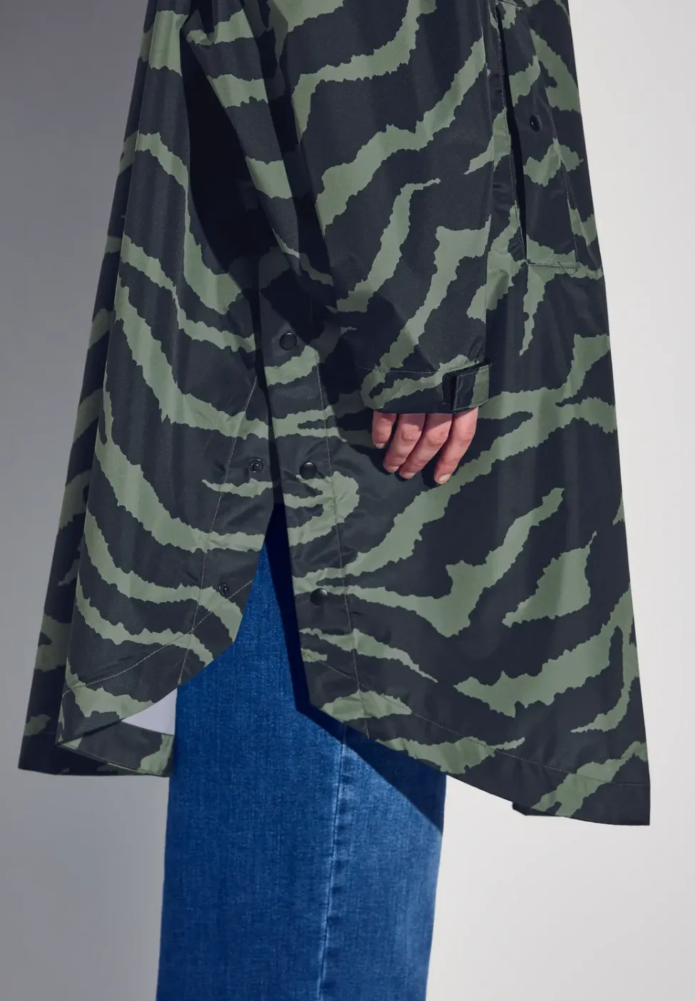 Poncho à capuche avec imprimé