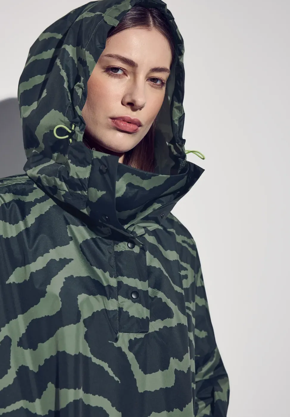 Poncho à capuche avec imprimé