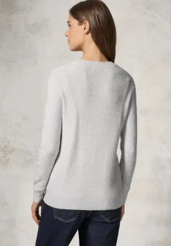 Pull à motif tricoté