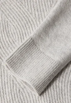 Pull à motifs structurés
