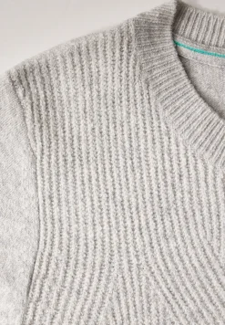 Pull à motifs structurés