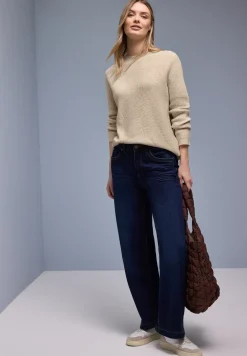 Pull avec détail de boutons