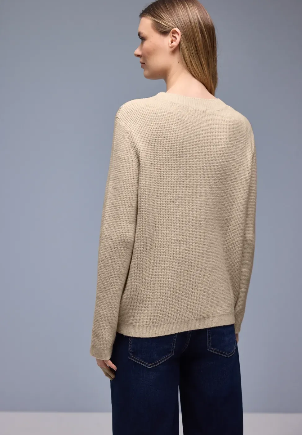 Pull avec détail de boutons