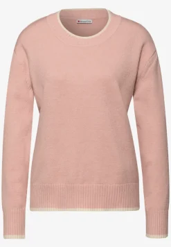 Pull avec détails contrastés