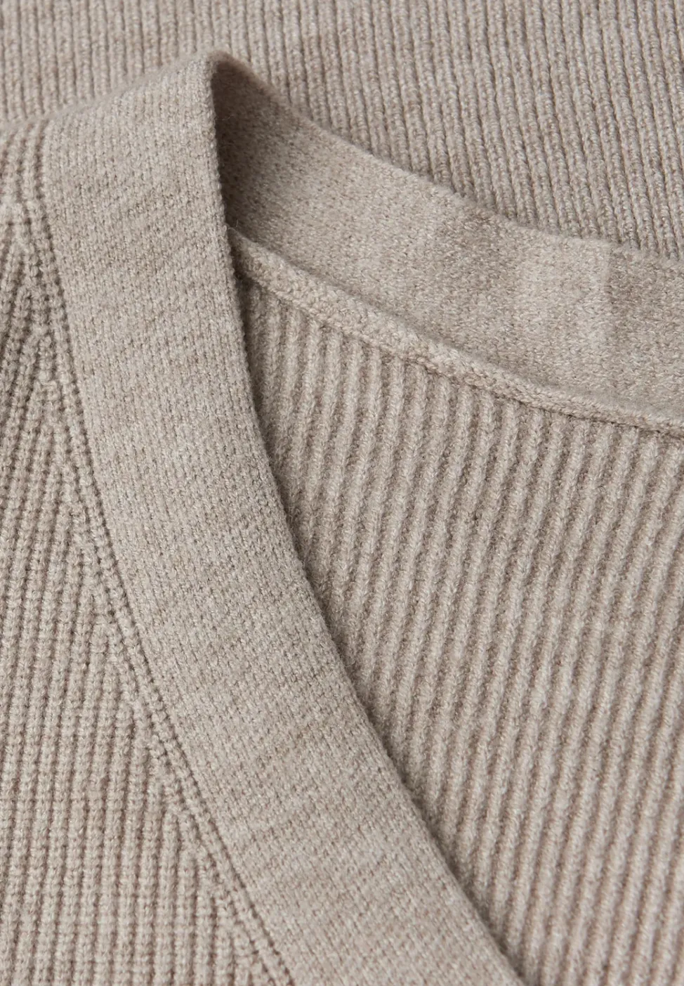 Pull basique à col en V