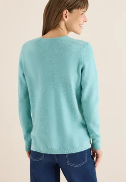 Pull douillet à col en V