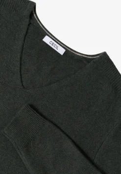 Pull douillet à col en V