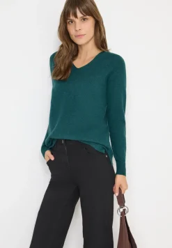 Pull douillet à col en V