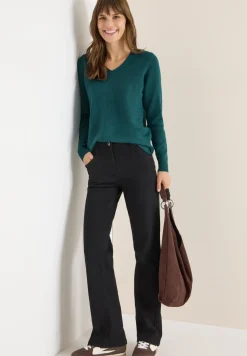 Pull douillet à col en V