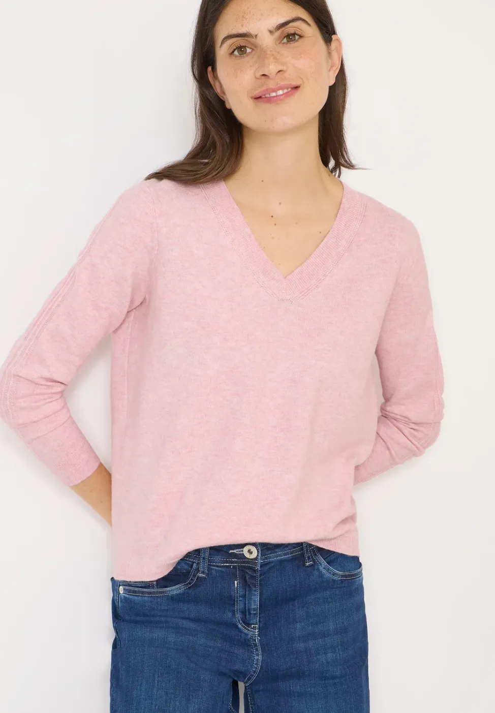 Pull douillet à col en V