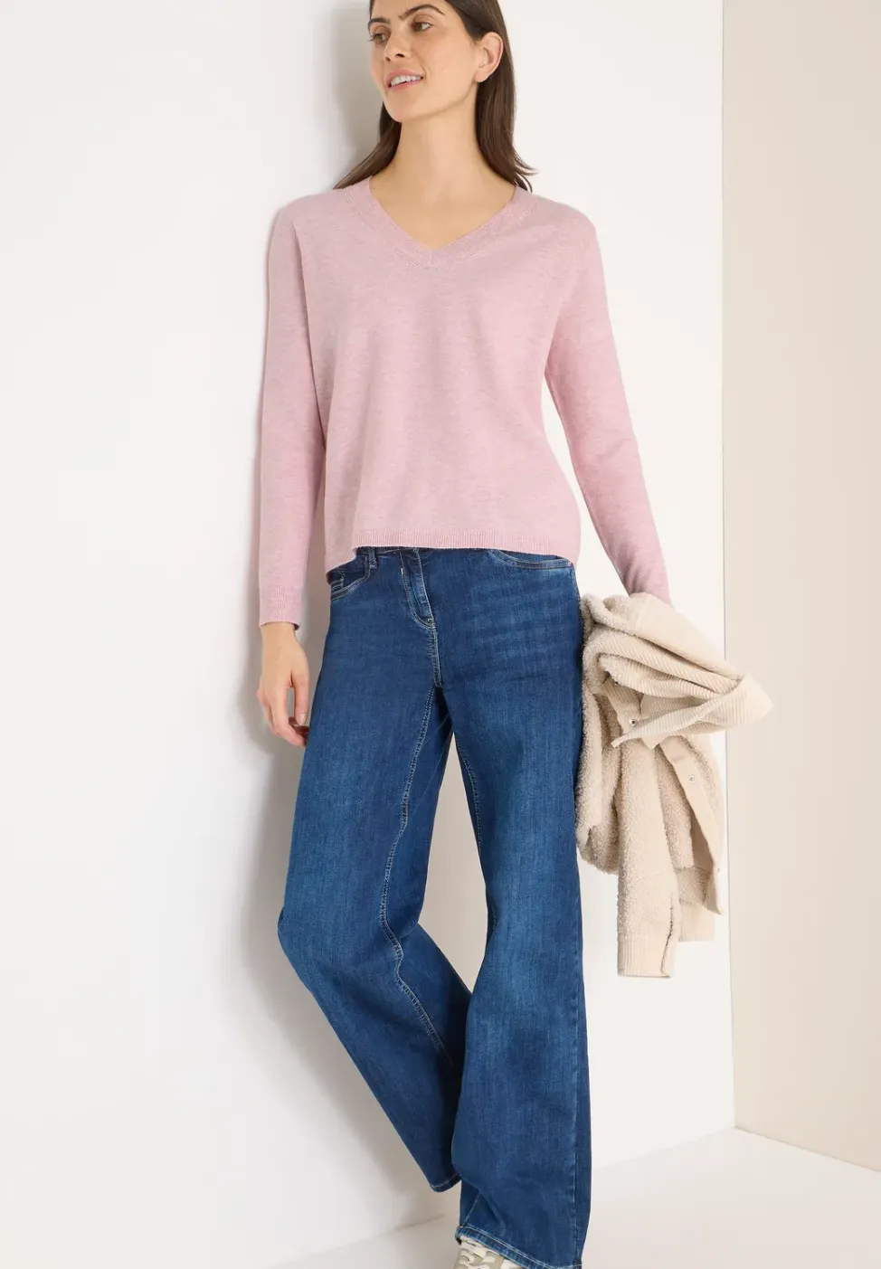 Pull douillet à col en V