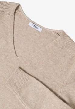 Pull douillet à col en V
