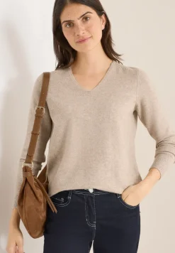 Pull douillet à col en V