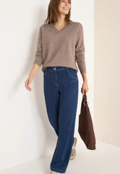 Pull douillet à col en V