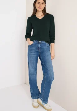 Pull douillet à col en V