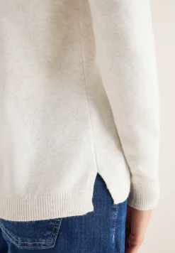 Pull douillet à col en V