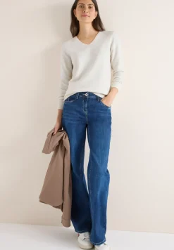 Pull douillet à col en V