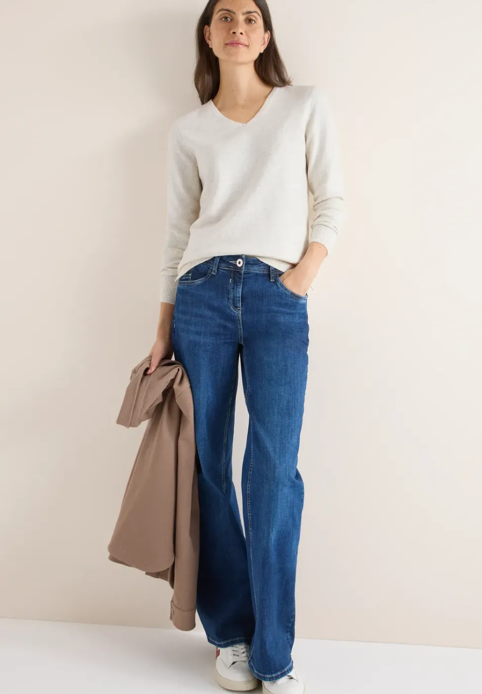 Pull douillet à col en V