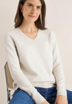 Pull douillet à col en V