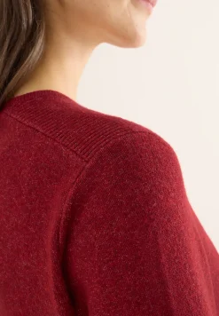 Pull douillet à col en V