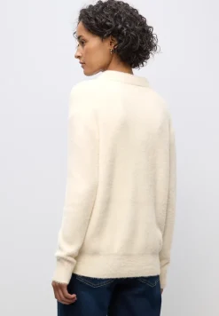 Pull en fil de plume
