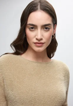 Pull en fil de plume