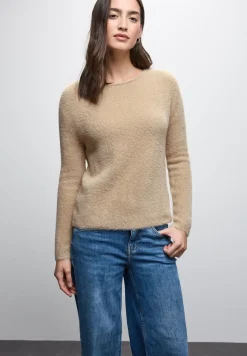 Pull en fil de plume