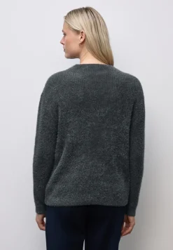 Pull en fil de plume